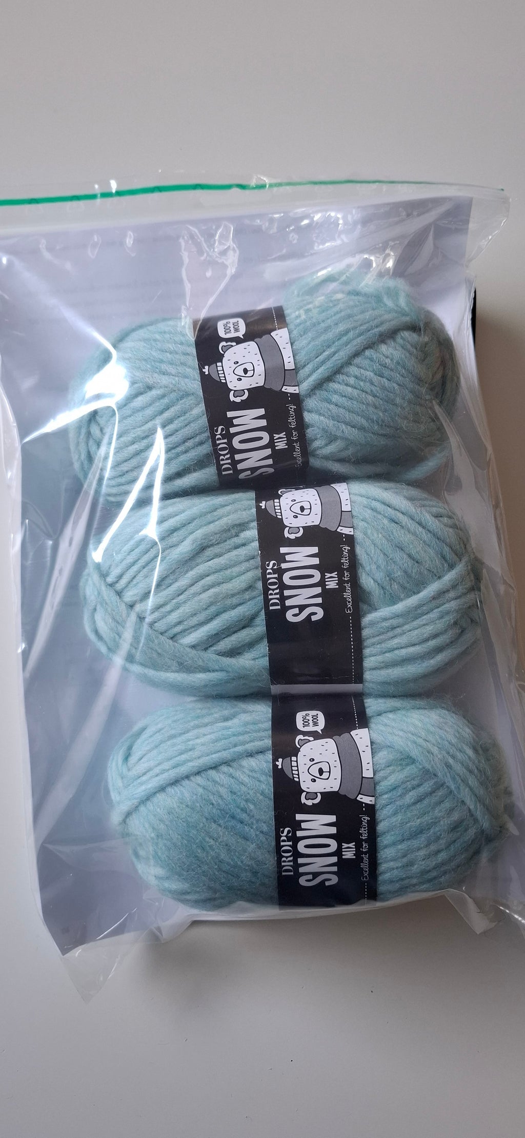 Garnpakke. Lue farge akvamarin.