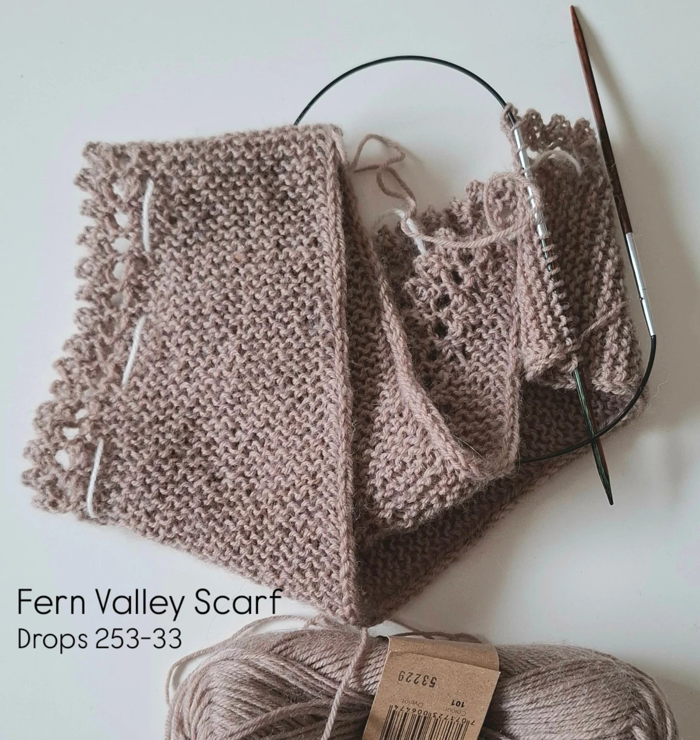 Fern Valley Scarf. Farge 101 beige.