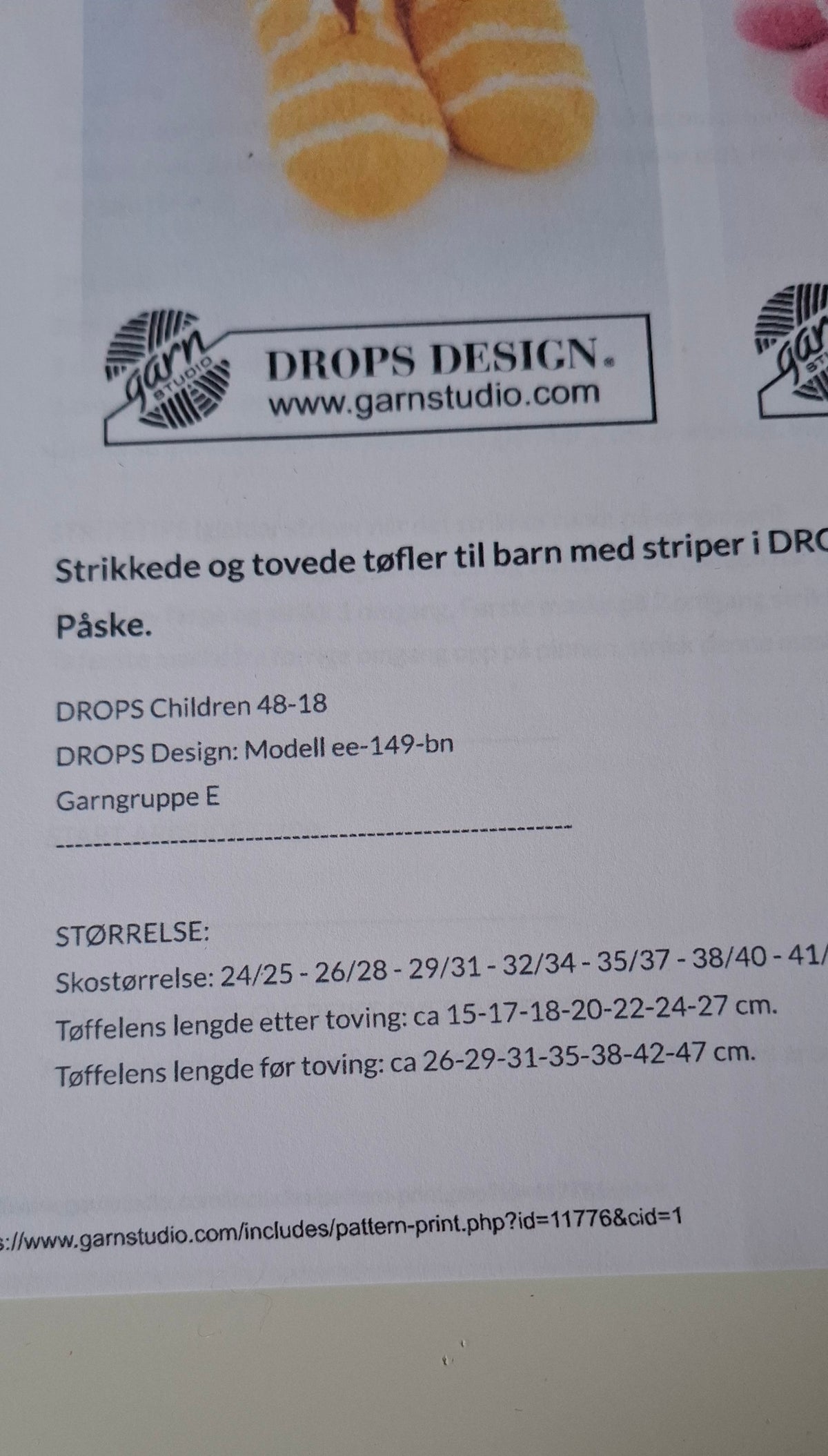 Garnpakke.  Tøfler til barn. Farge mandarin og naturhvit.