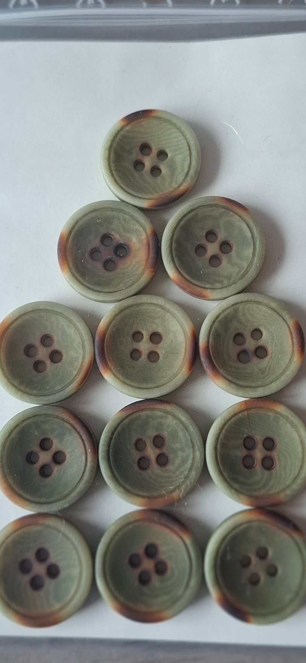 12 stk knapper. 20 mm.
