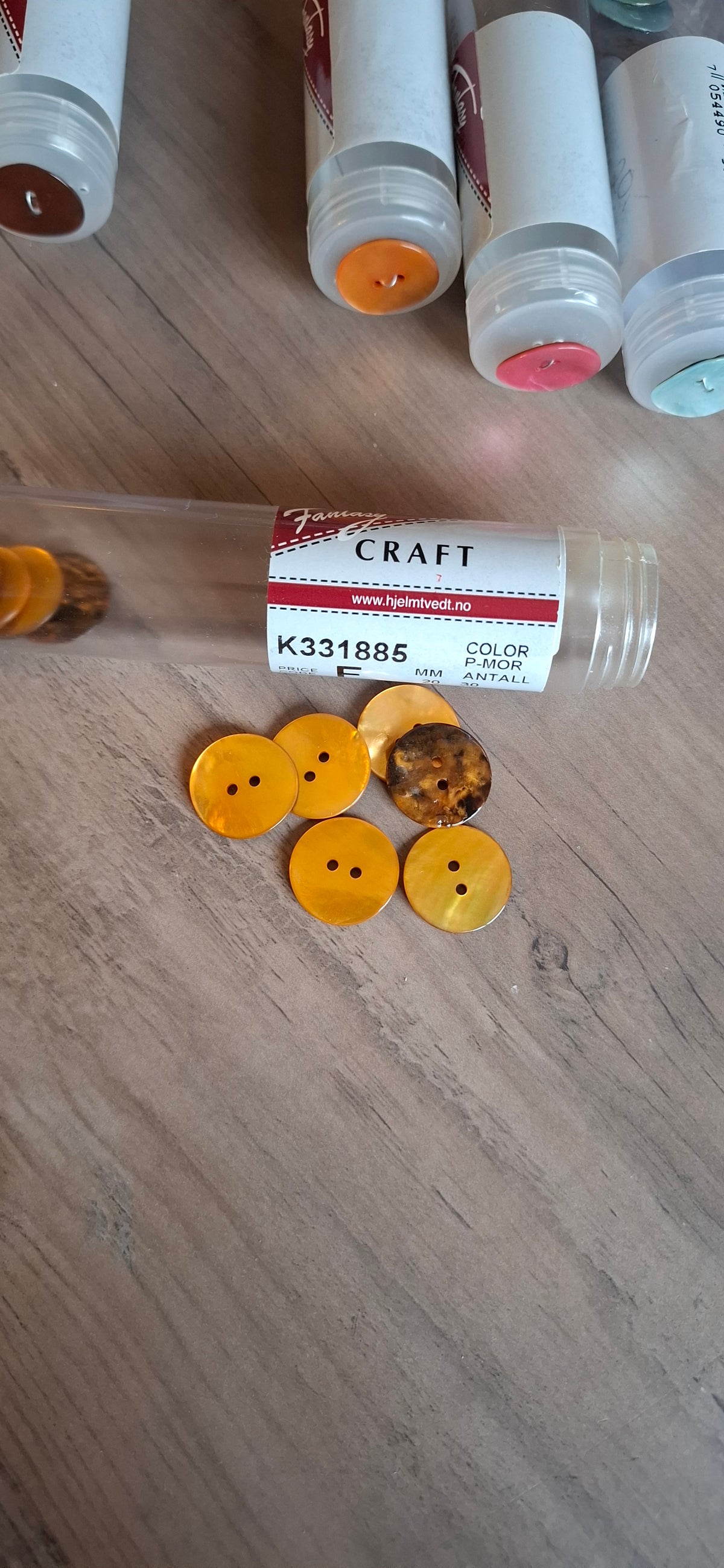 Knapper 20 mm. Gule perlemor-knapper.